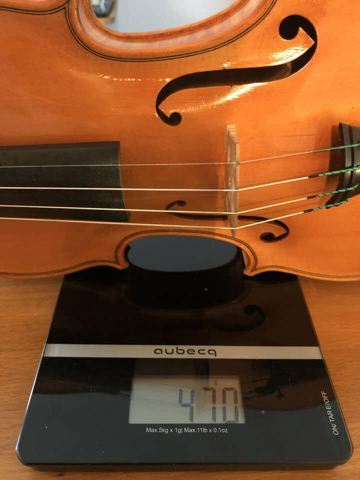 How Much Does a Violin Weigh? With a great table in g and lb