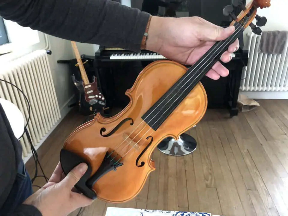 where to put your fingers on a violin or viola