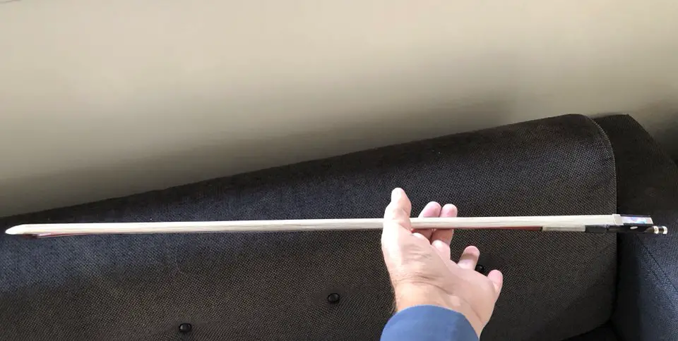 I show the center of gravity of a violin bow